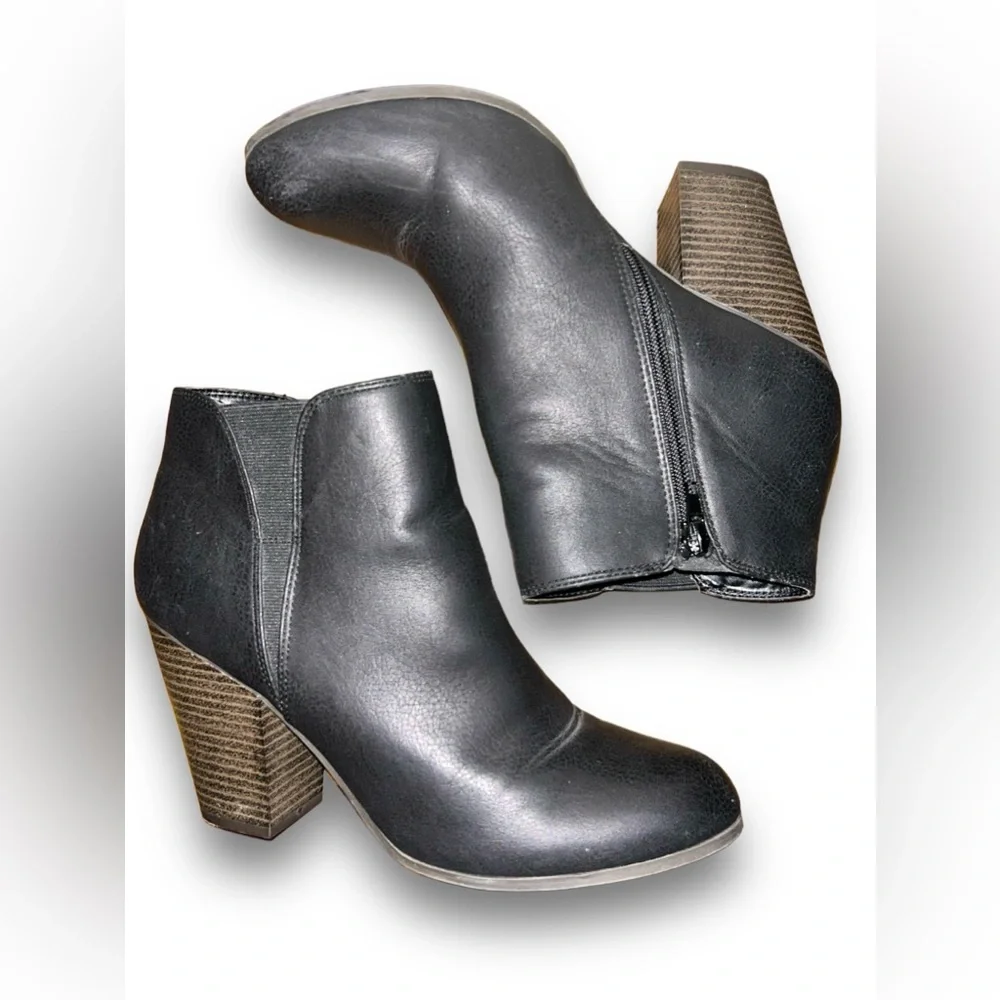 Fergalicious • Punch Ankle Booties, Black, Block Heel, Zippered, Size 9.5 - Picture 3 of 8